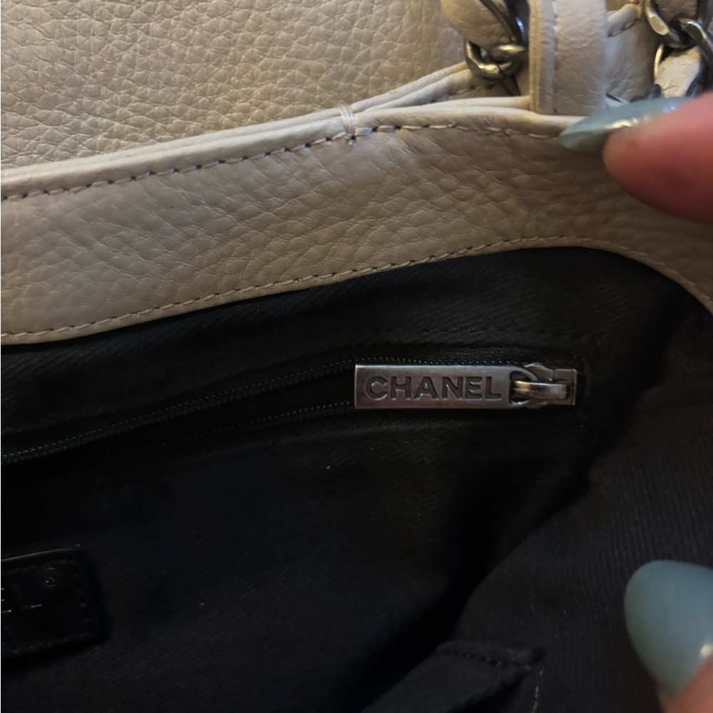 Chanel Authentic Hamptons Foldover Flap Bag Quilted Calfskin Tan Cream - Picture 10 of 14